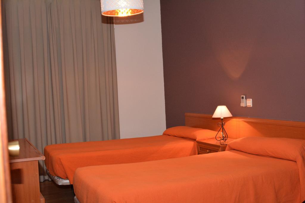 Villarejo de Salvanés Hostal Gastrobar Carmelo מראה חיצוני תמונה