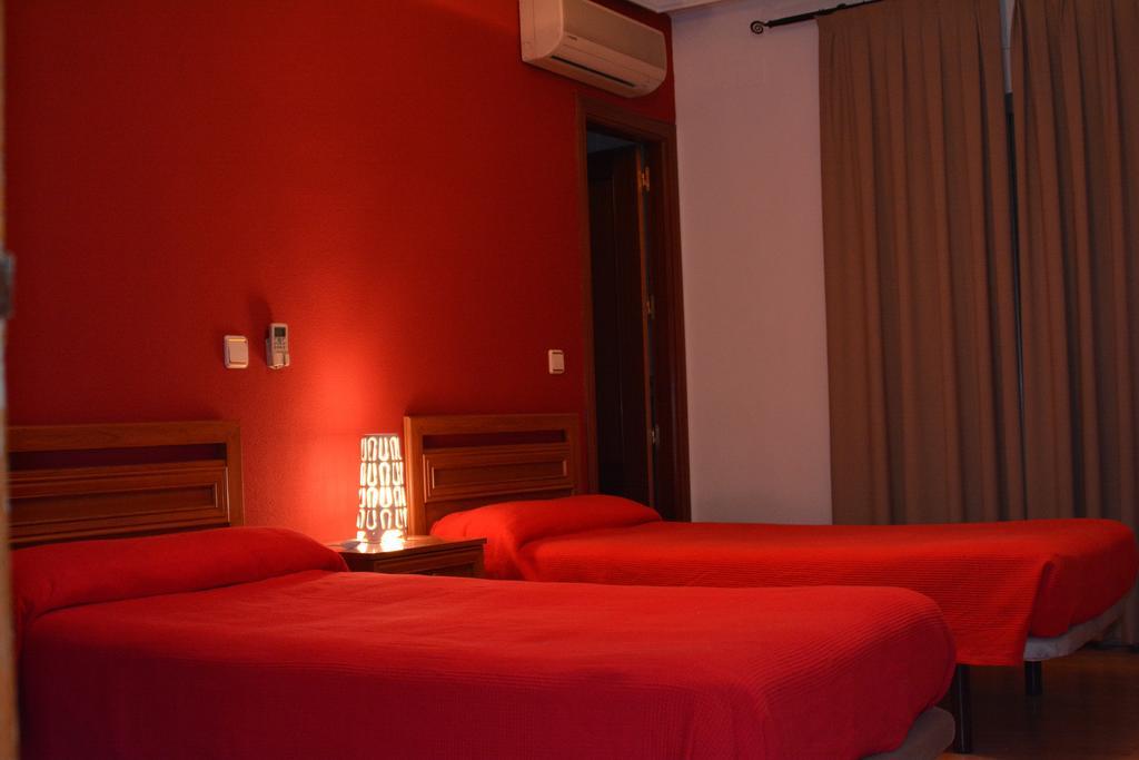Villarejo de Salvanés Hostal Gastrobar Carmelo מראה חיצוני תמונה